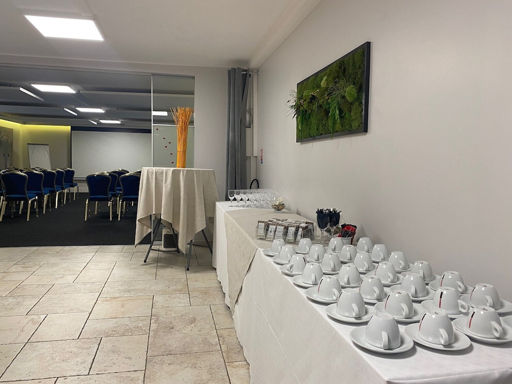 Logis Hotel L'Abreuvoir 37/50