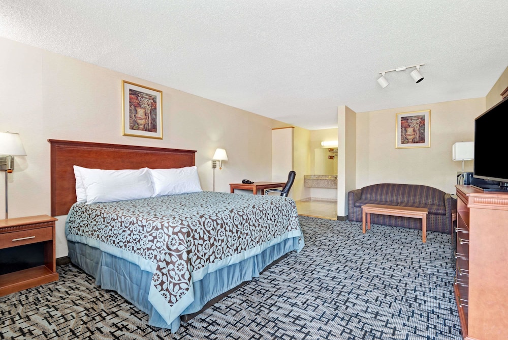 Econo Lodge Bethel CT 8/16