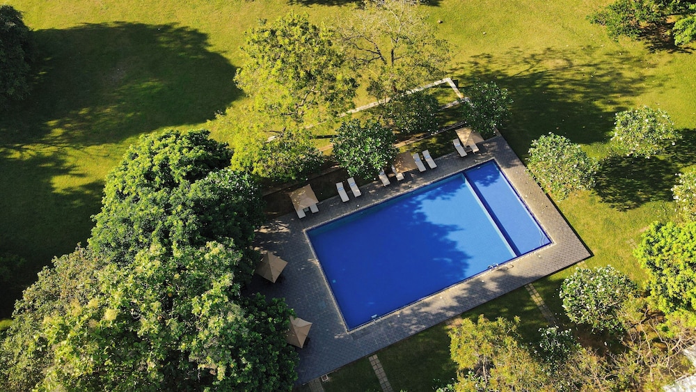 Grand Tamarind Lake Hotel 34/57