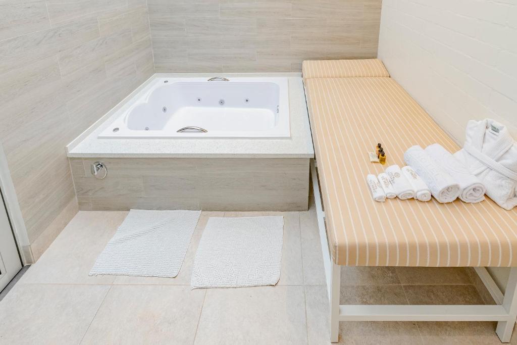 غرفة بسرير مزدوج بجاكوزي، Hotel Du Parc 3/5