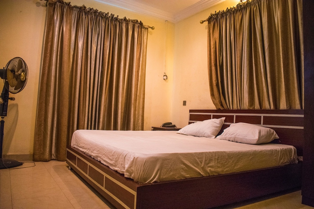 Taverna Guest House 5/30