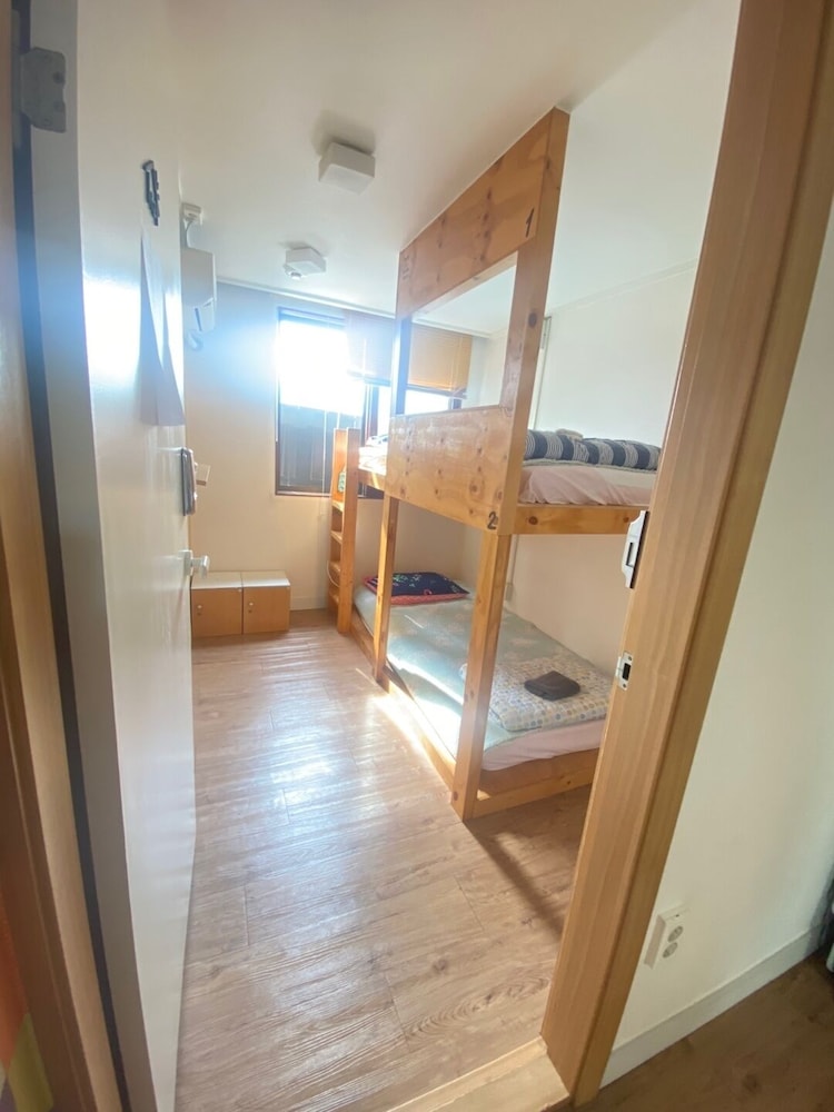 High Street Guest House 26/50
