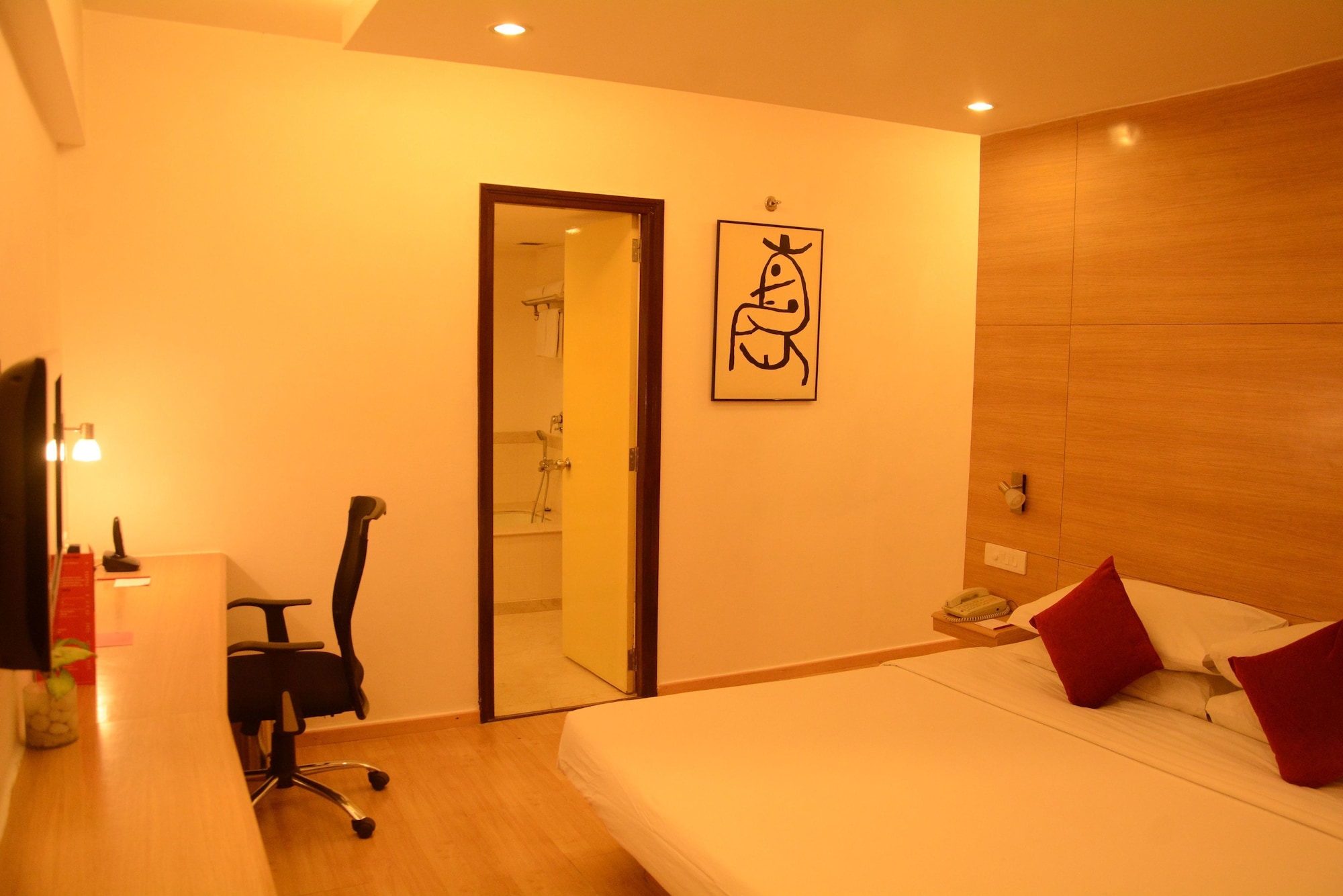 EXECUTIVE, SUITE