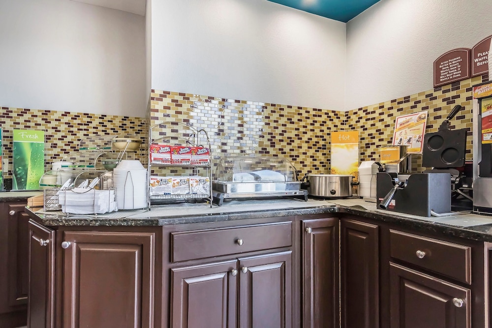 Quality Inn Charleston - Sikeston 21/36