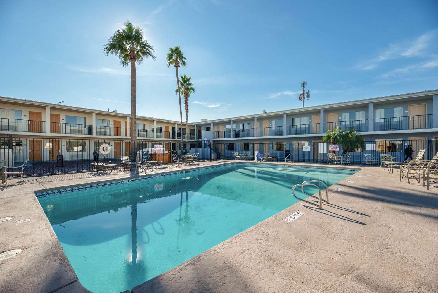 Rodeway Inn Phoenix North I-17 16/18