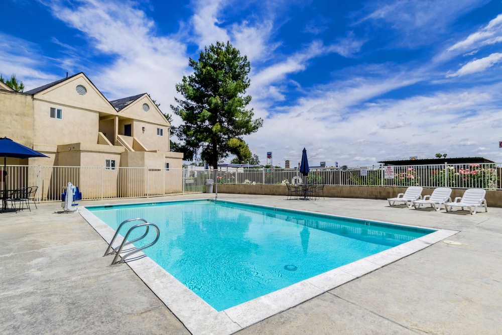 Motel6 Buttonwillow, CA - Central 47/50