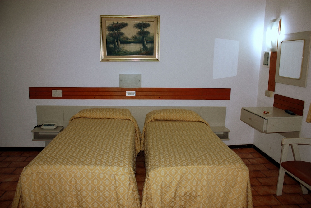 Piccolo Hotel 13/34