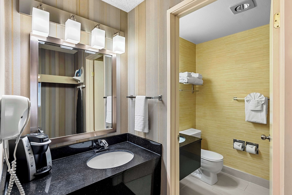 غرفة قياسية بسرير كينج لذوي الإعاقة، Best Western Cascadia Inn 6/7