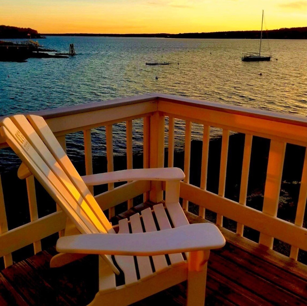 Smuggler’s Cove Inn 23/50