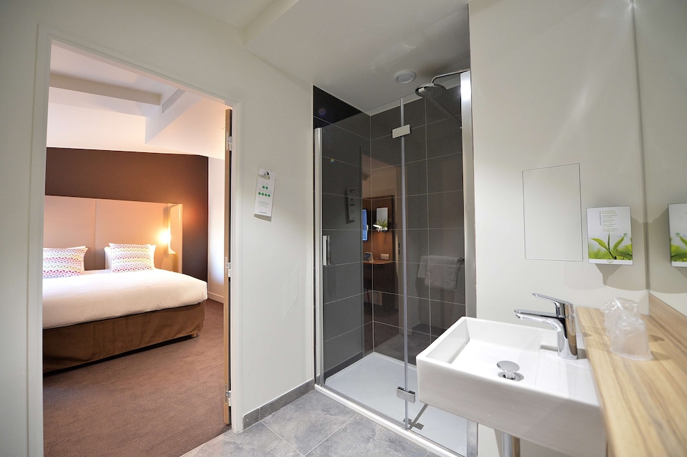 Campanile Paris Clichy Centre 63/63