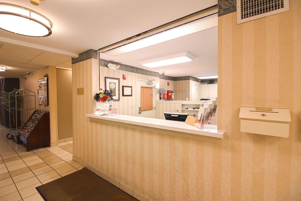 Sonesta Simply Suites St Louis Earth City 9/35