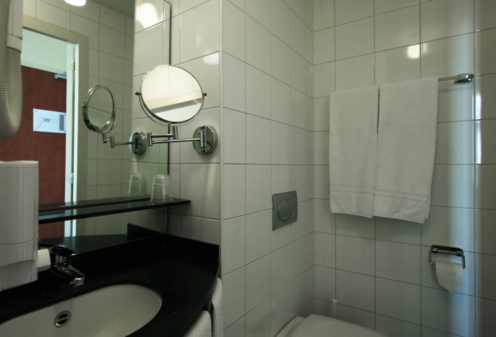 A-Train Hotel 62/63