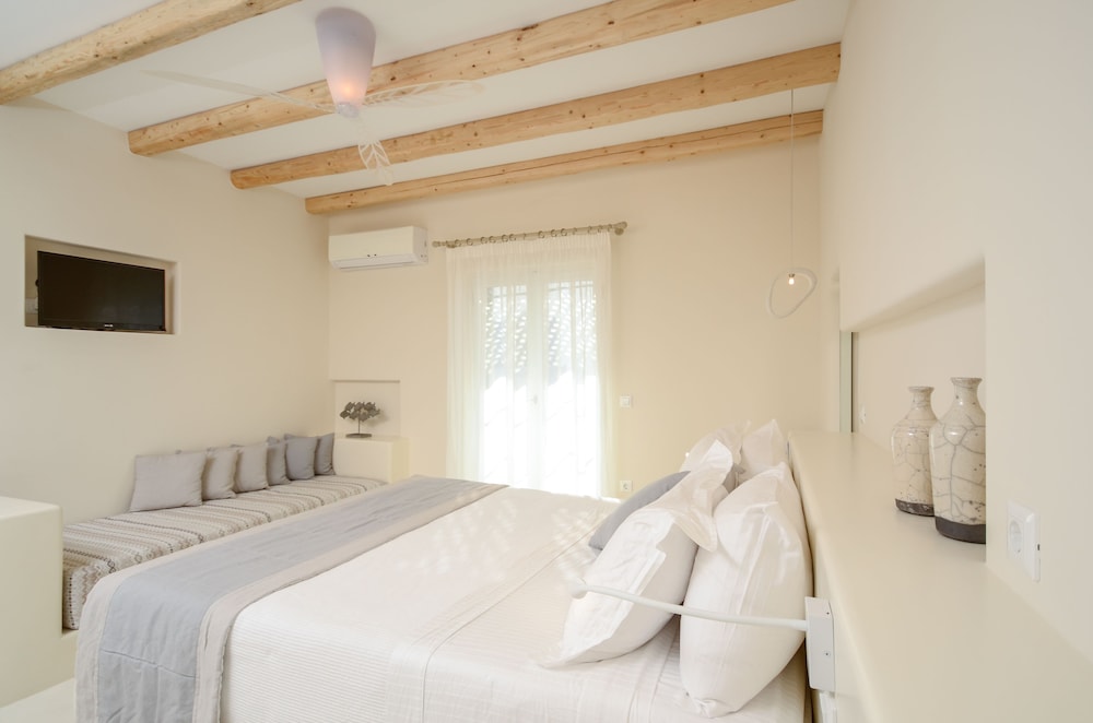 Antony Suites 8/50