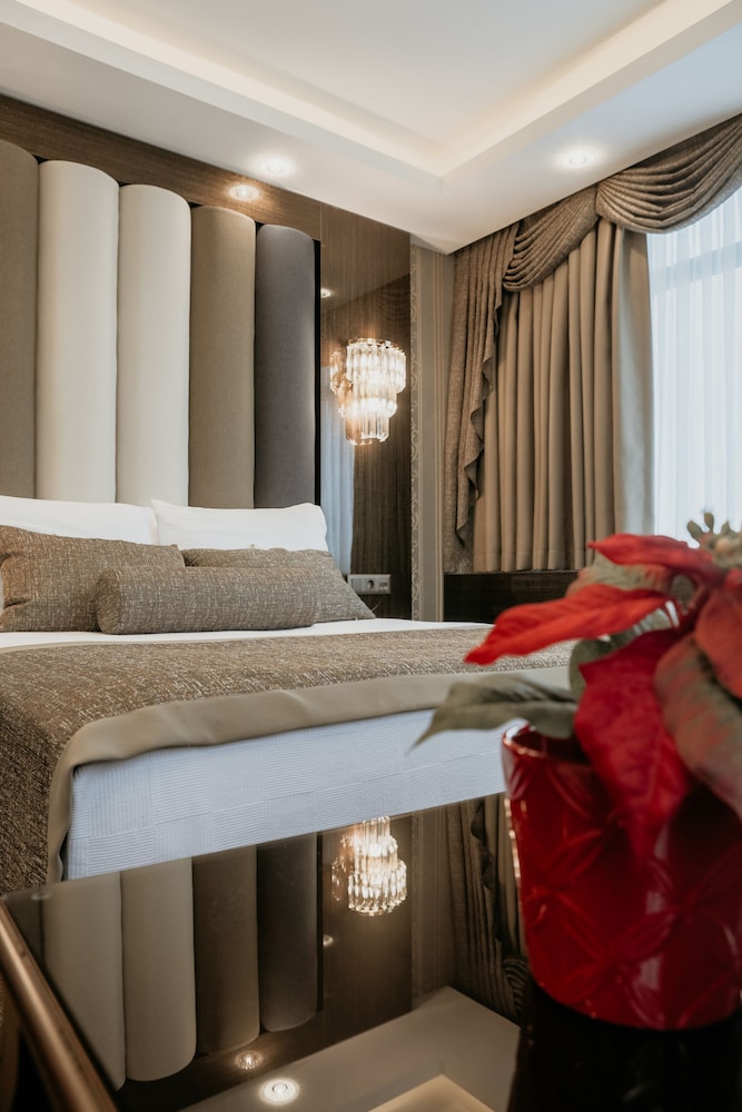Grand Lark Otel 27/50