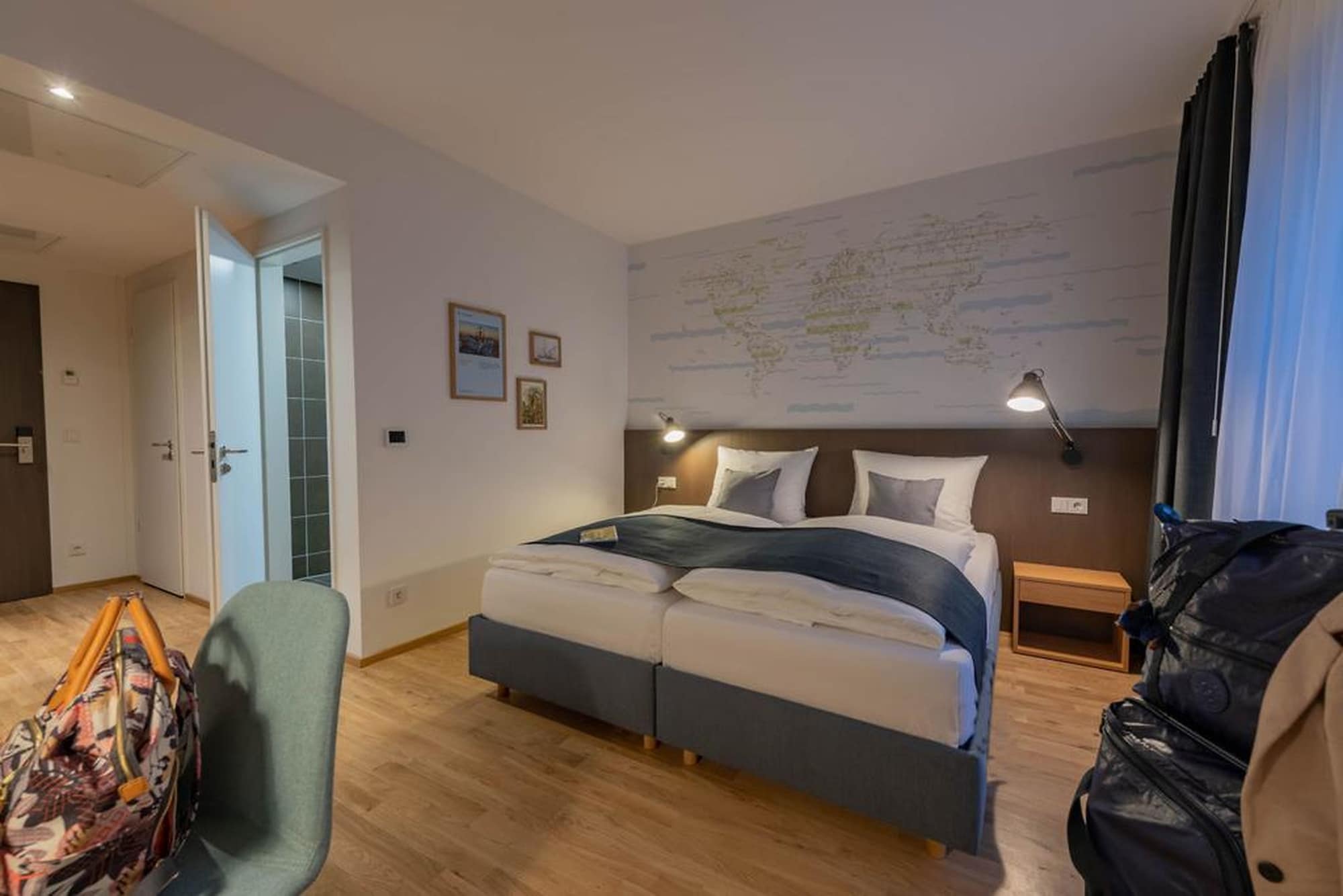 ROOM, TRIPLE