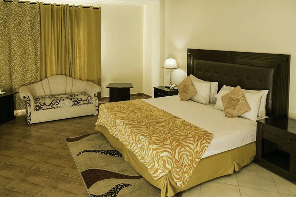Grand Regency Hotel 17/50