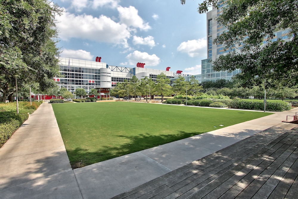 Holiday Inn Express Hotel And Suites Houston Downtown Convention Center 69/72
