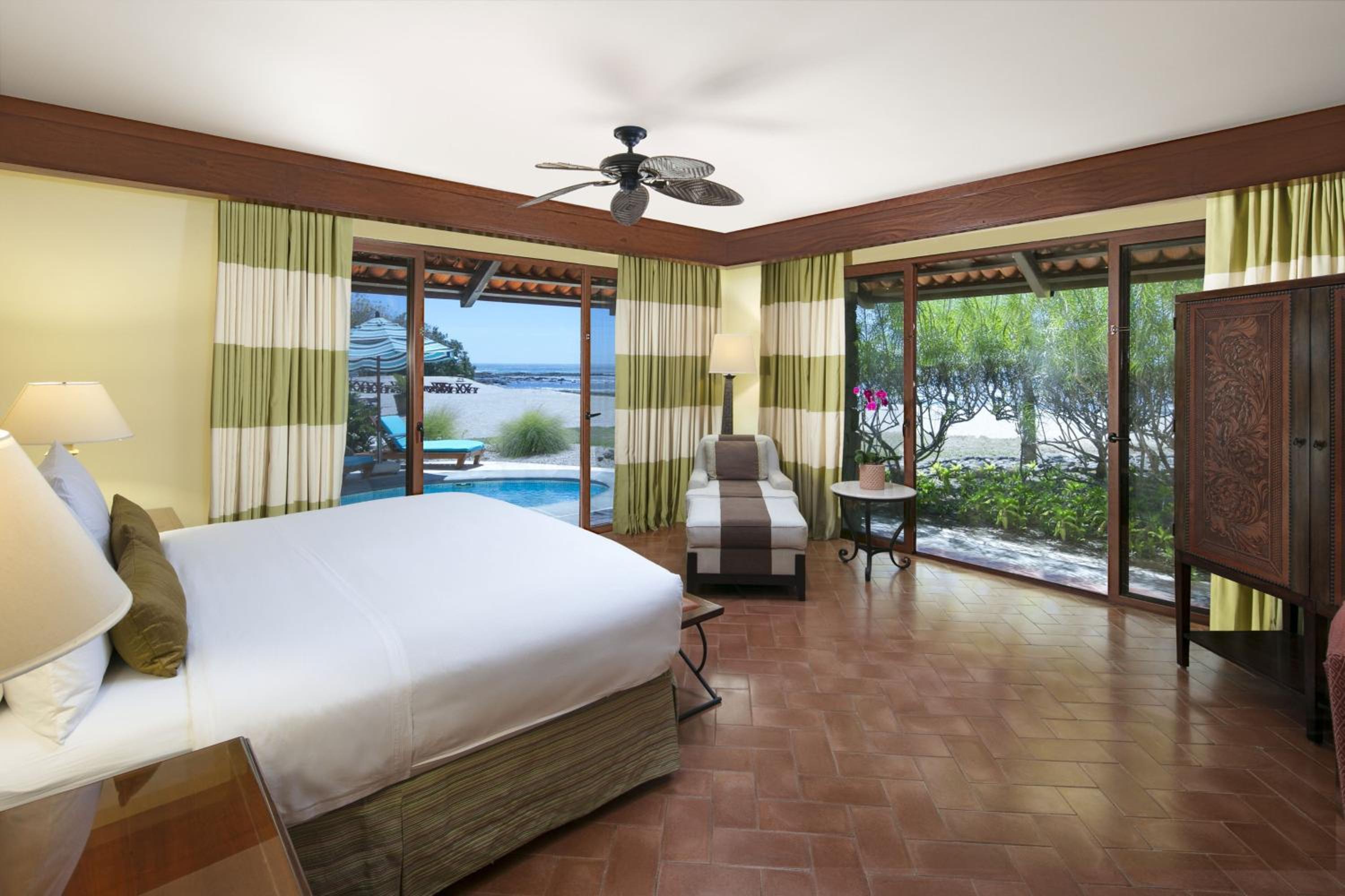 1 Bedroom, Suite, King Bed, Ocean Front, 1.5 Bathrooms, Balcony