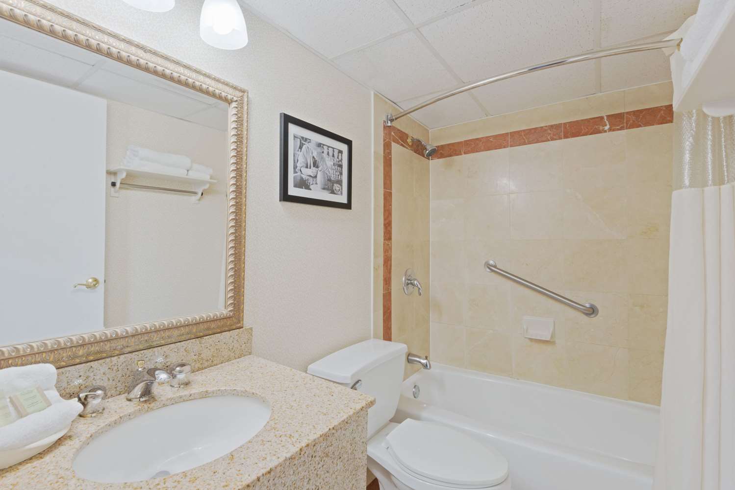 Super 8 By Wyndham Sturbridge 8/10