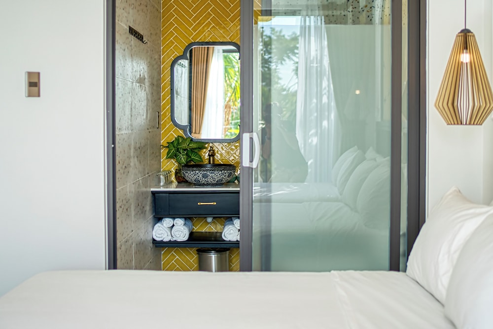 Rokas Hoi An Boutique Hotel 46/48