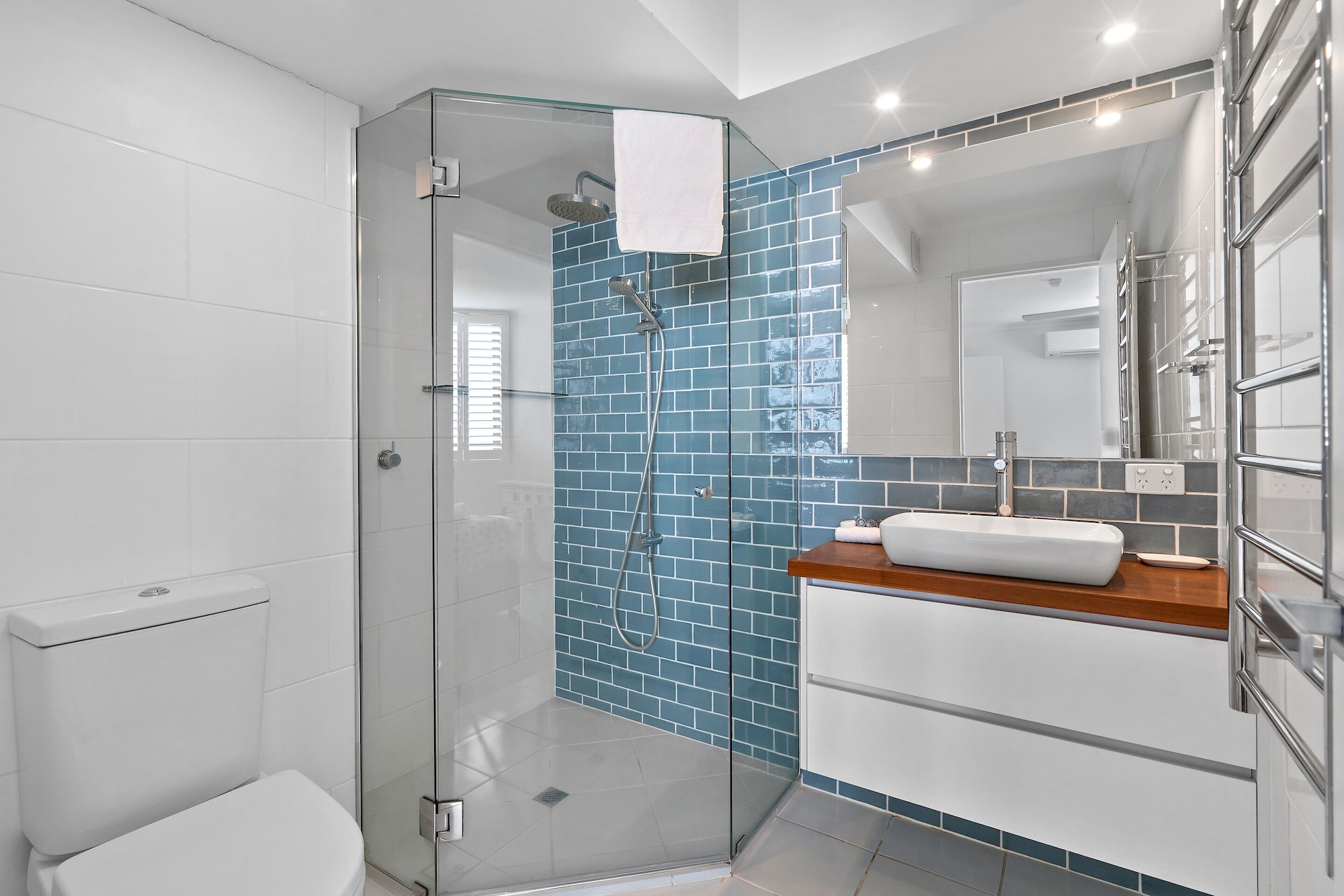 2 BEDROOMS, SUPERIOR, APARTMENT, QUEEN AND TWIN BEDS, OCEAN VIEW