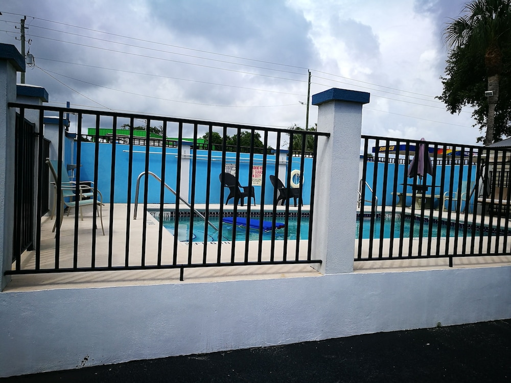 Merida Inn And Suites 3/50