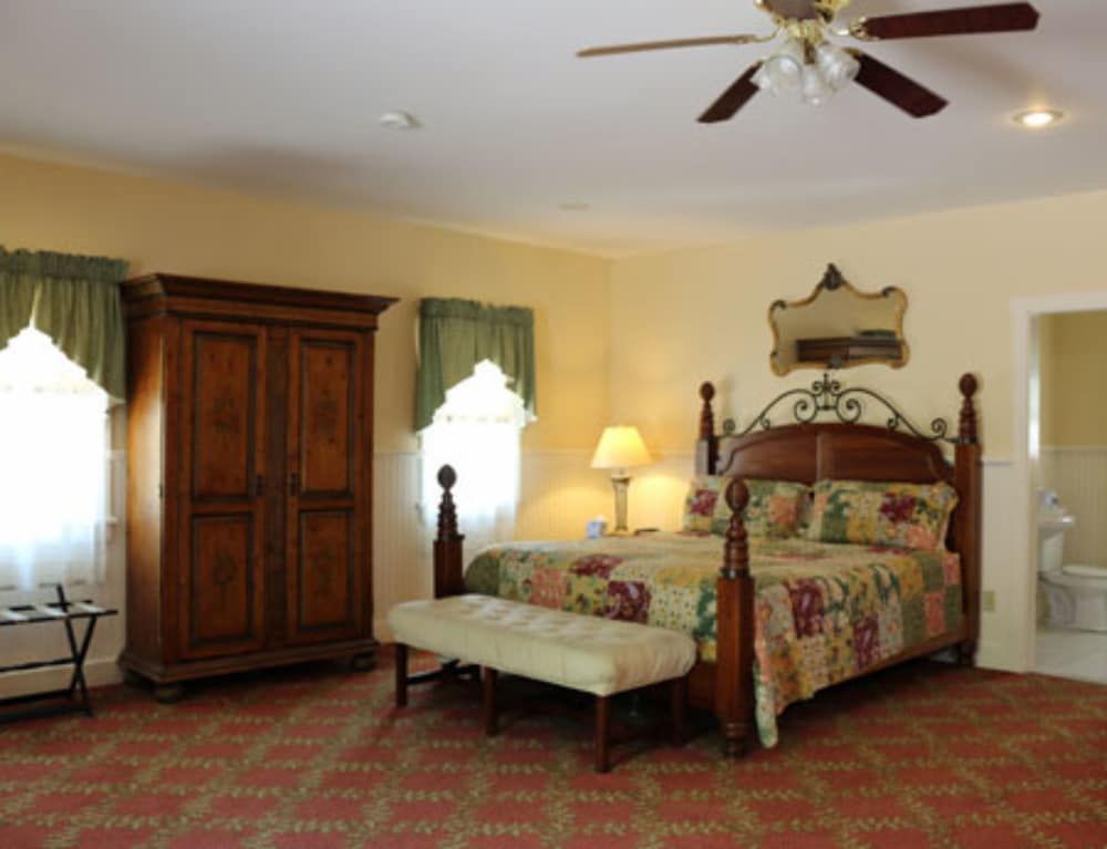 Kearsarge Inn 39/48