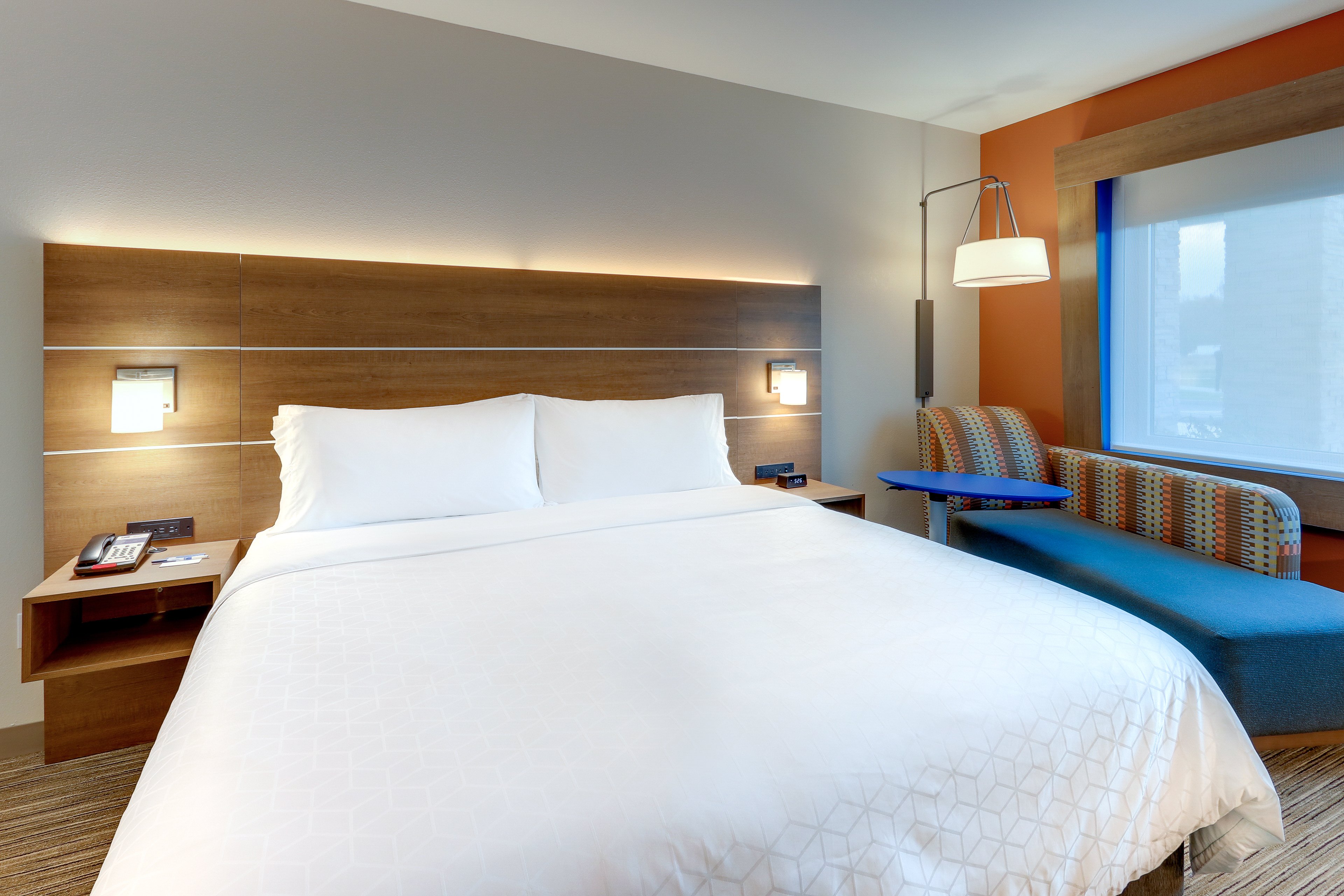 Holiday Inn Express Suites Middletown Goshen 35/71