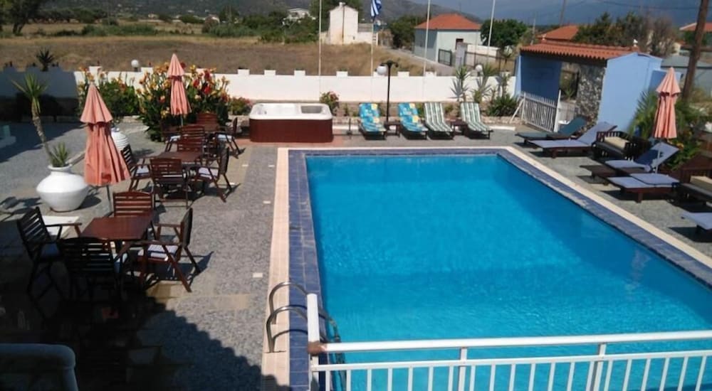 Oceanida Bay Hotel 5/51