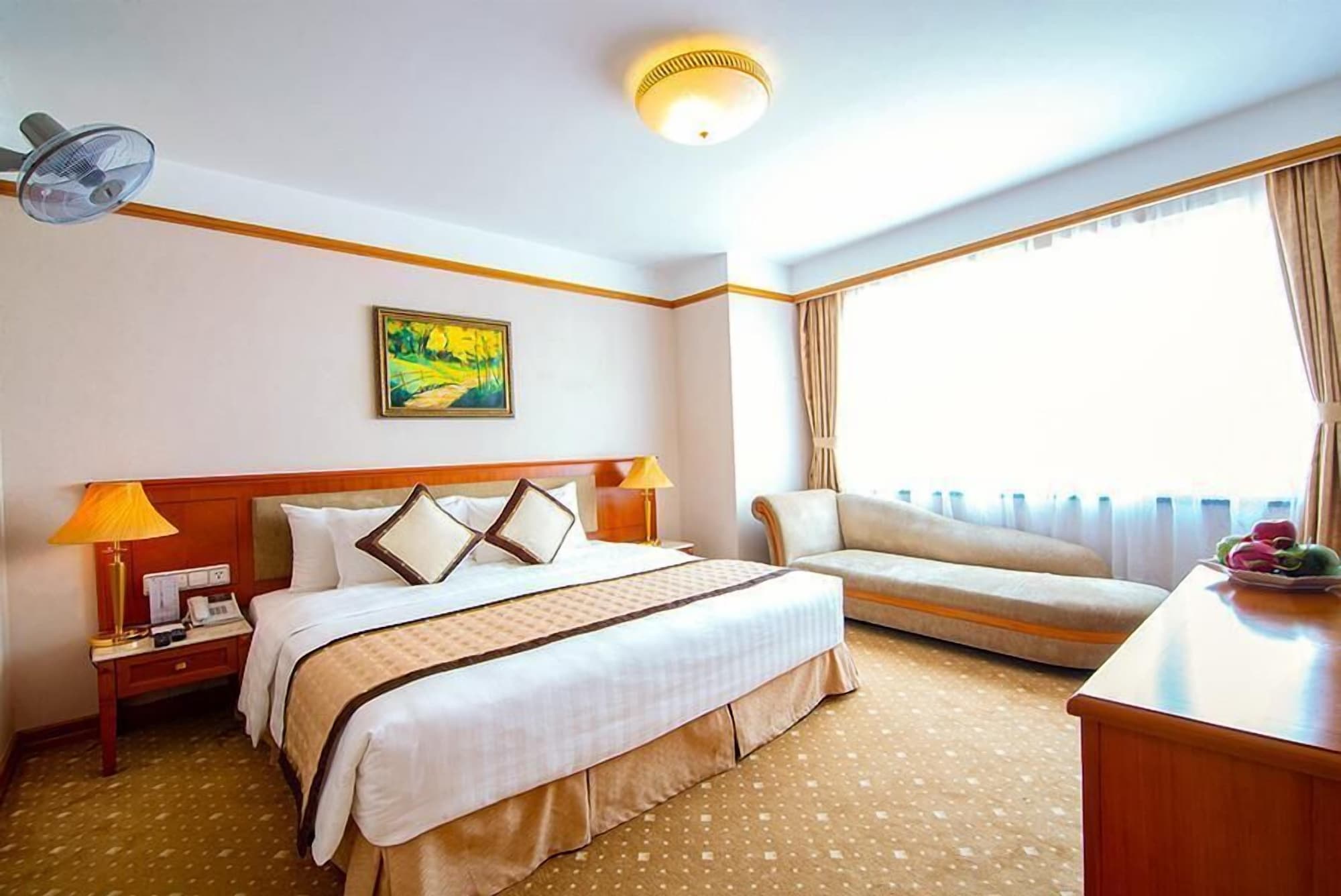 EXECUTIVE, SUITE