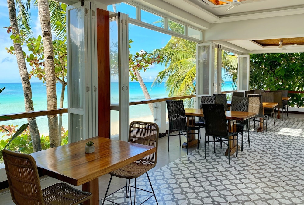 Jonys Beach Resort 36/44