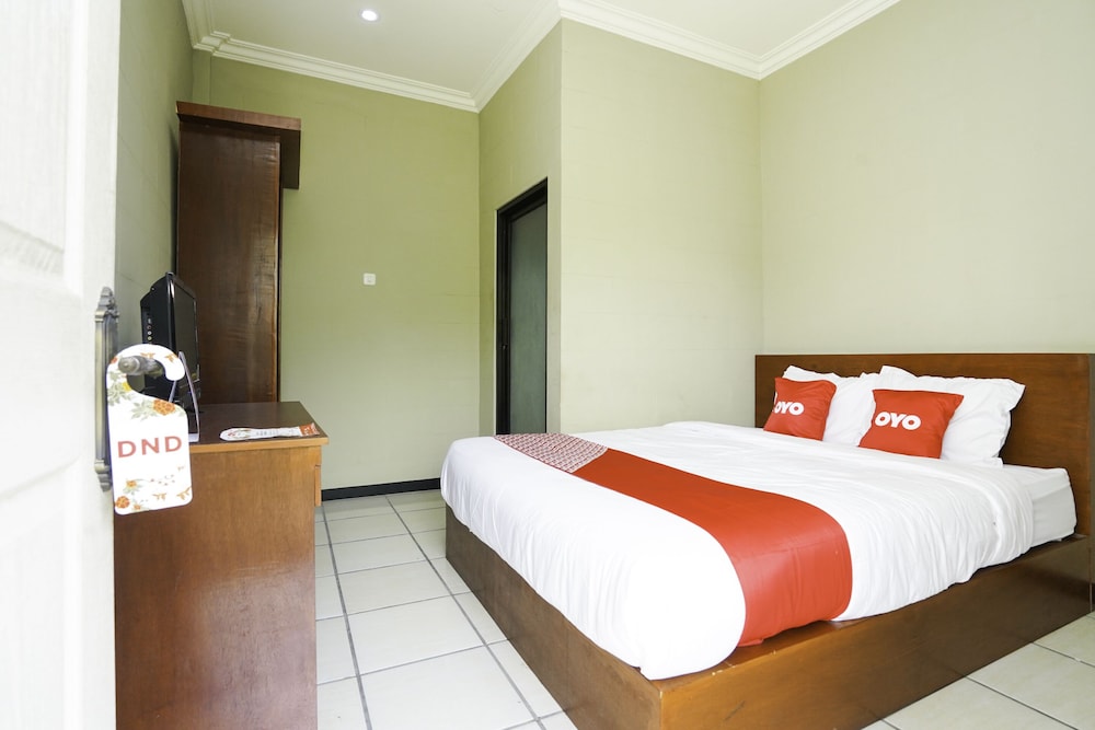 OYO 2493 Lotus Hotel Syariah 9/39