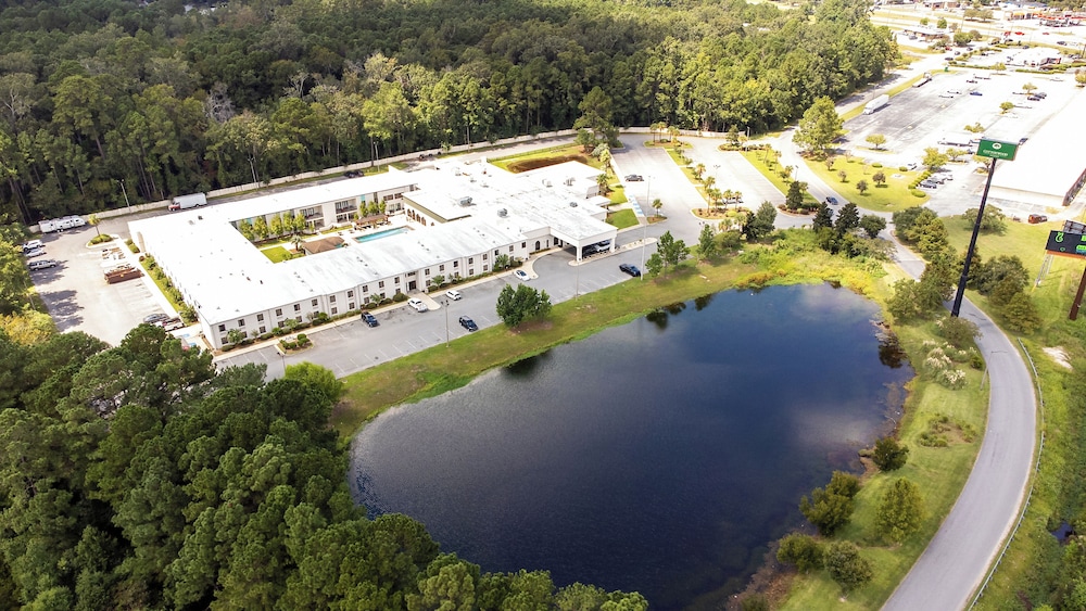 Cottonwood Suites Savannah Hotel and Conference Center 64/71