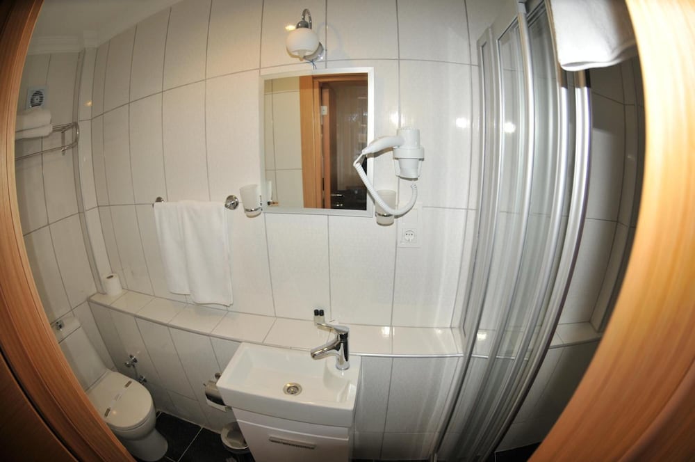 Palace Point Hotel 41/42
