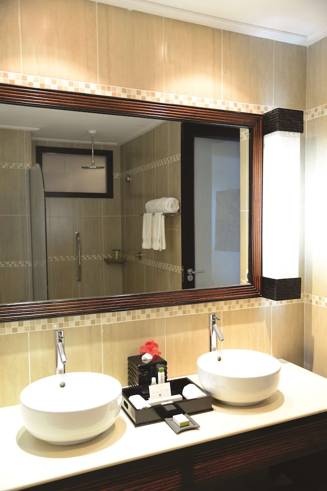 Doubletree By Hilton Seychelles Allamanda Resort And Spa 20/70