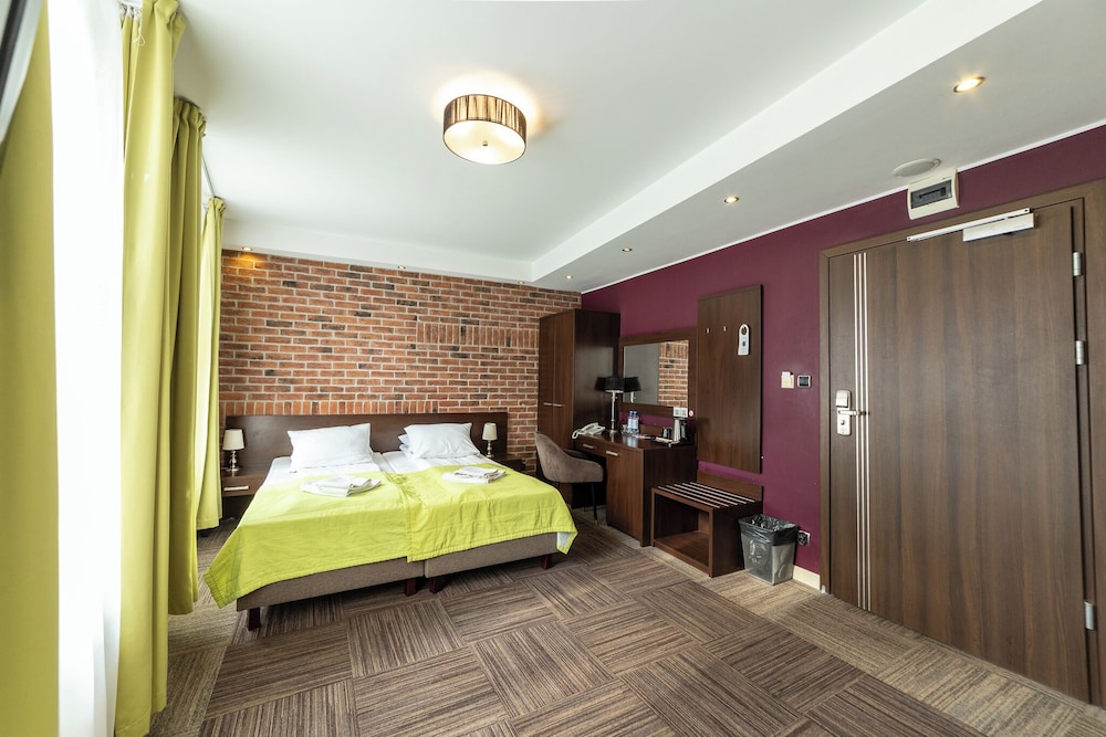 COMFORT, TWIN BEDS