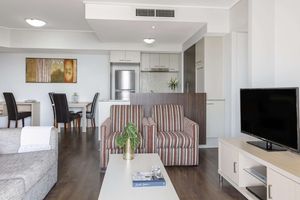 Oaks Brisbane Aurora Suites 57/74