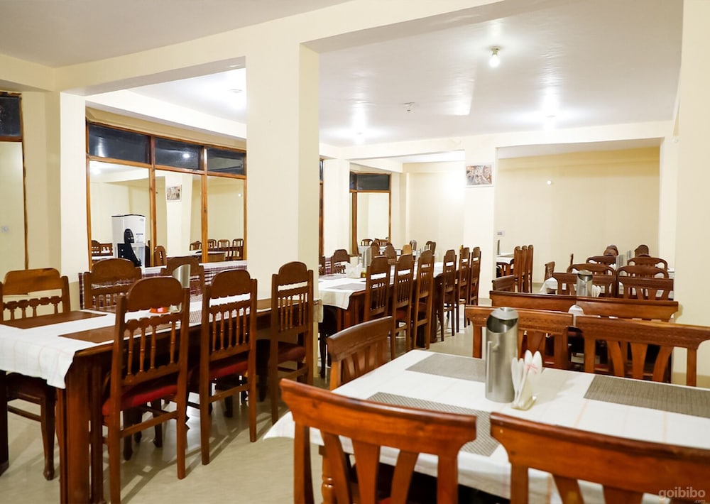 Oyo 12425 Neha Palace 13/15