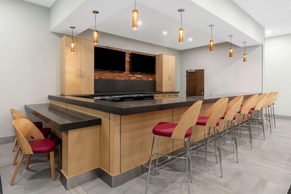 La Quinta Inn And Suites By Wyndham Lewisville 44/50