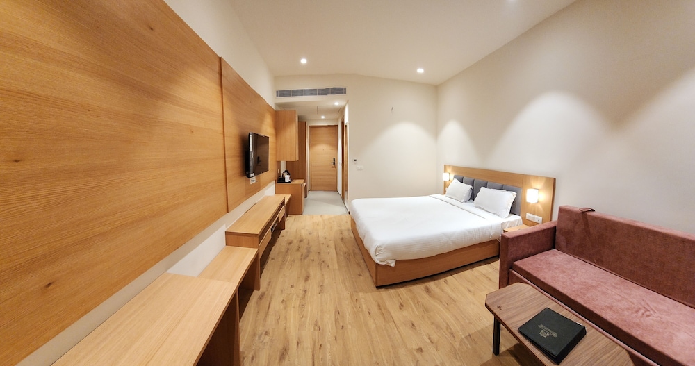 HOTEL GORBANDH 30/48