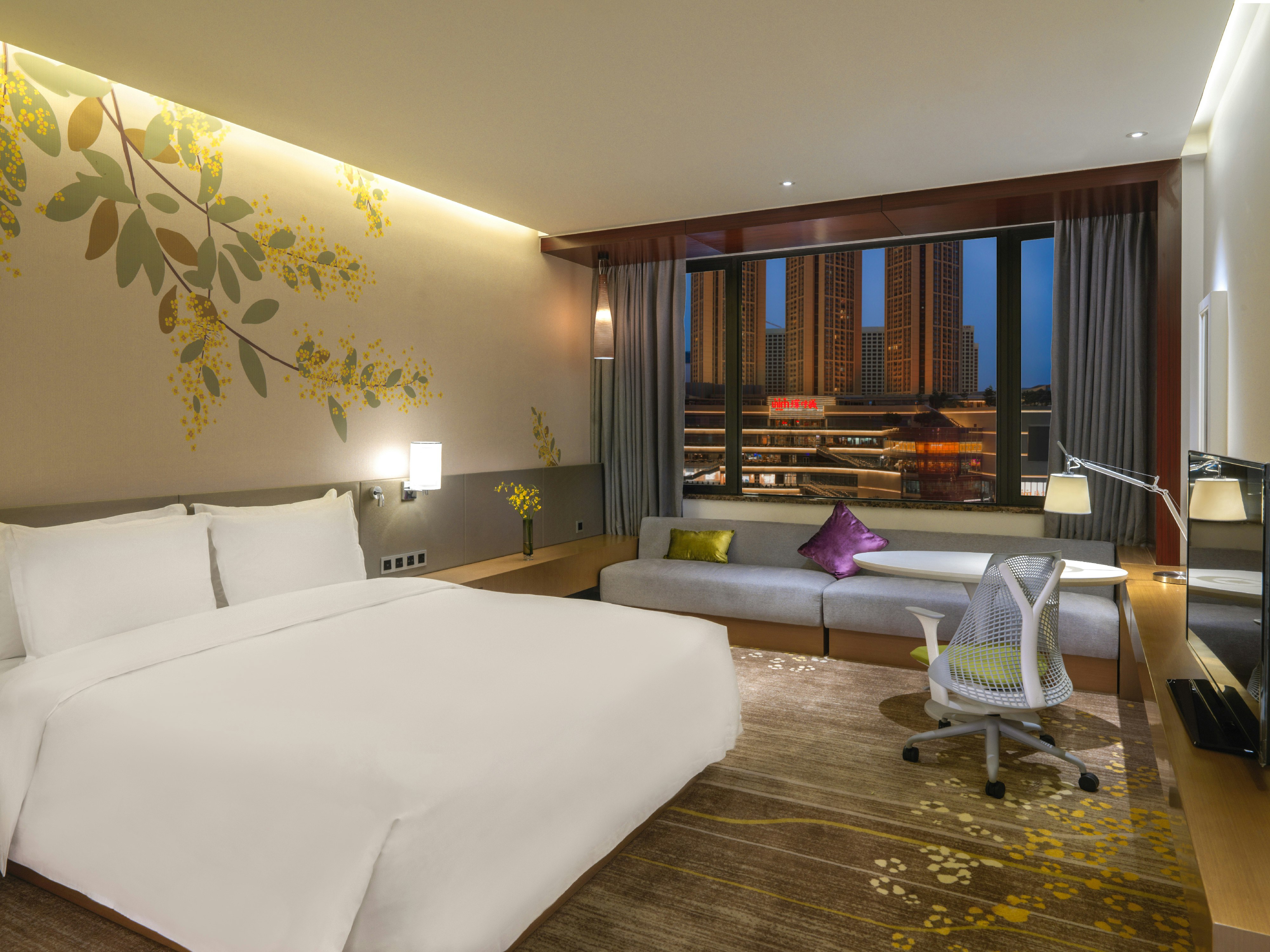 ROOM, KING BED