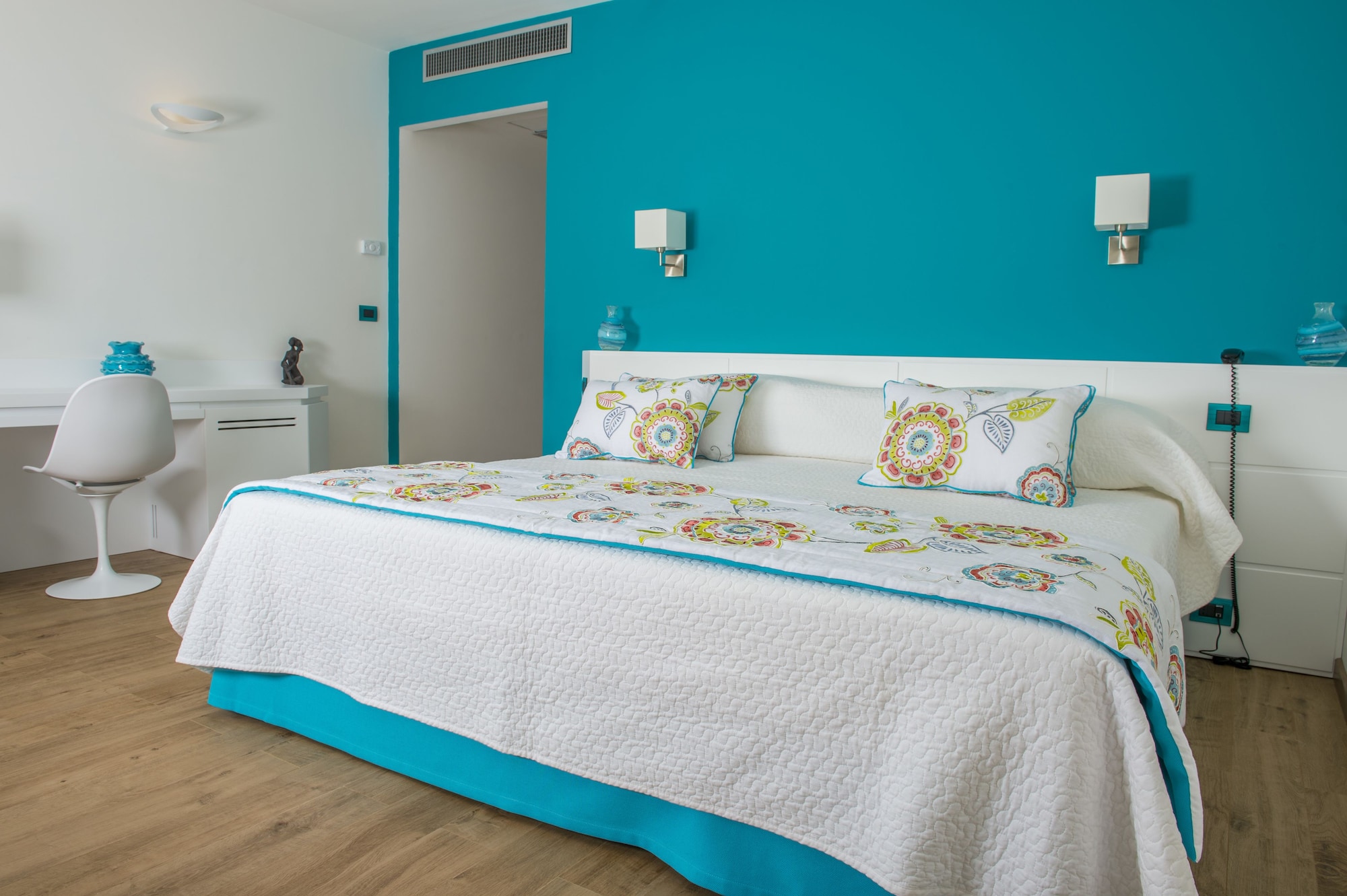 DELUXE, DOUBLE BED, SEA VIEW, PATIO