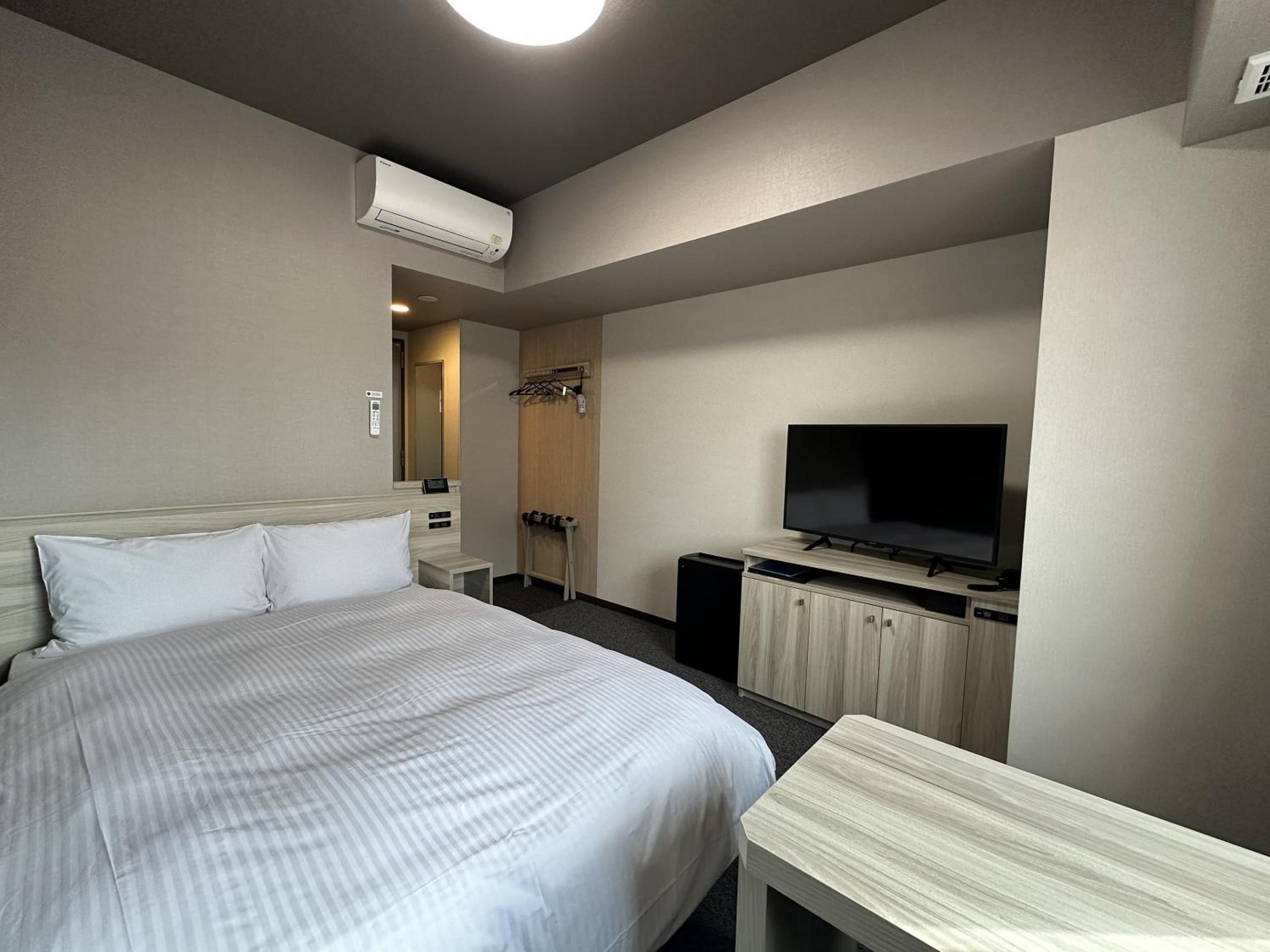 Semi Room, Semi Double Bed