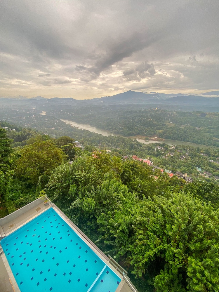 Mount Blue Kandy Hotel And Spa 39/63