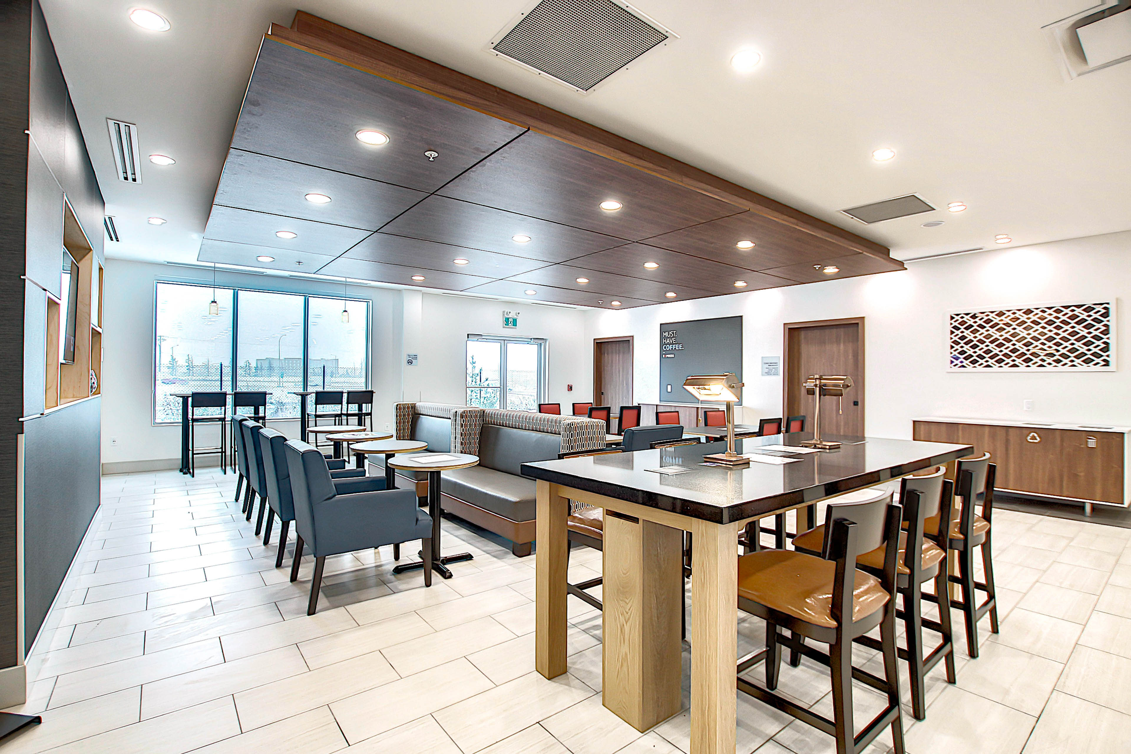Holiday Inn Express Suites Calgary Airport Trail Ne 29/38