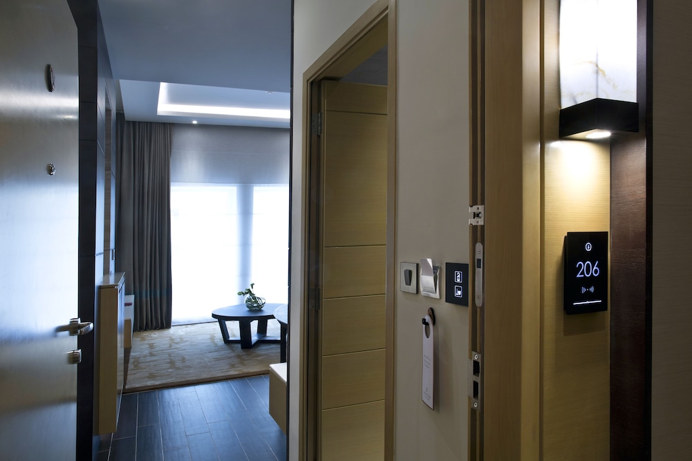 Grayton Hotel Dubai 34/66