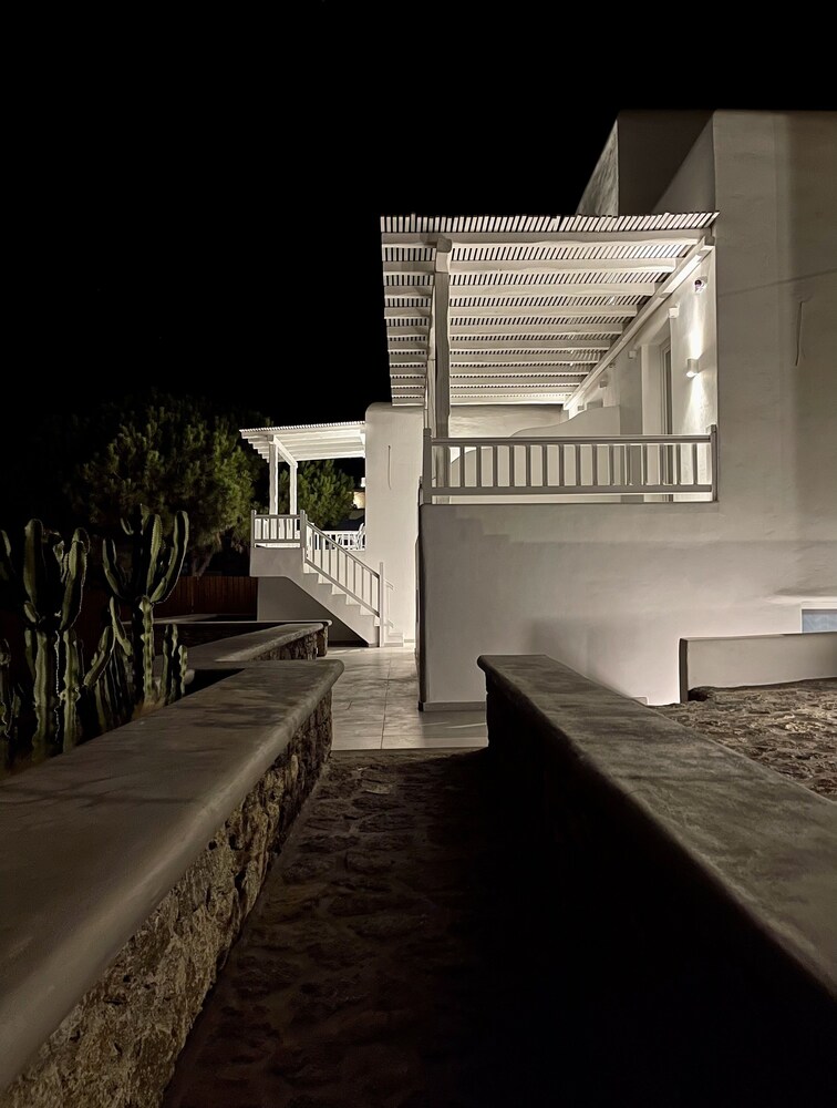 Sofos Suites 47/50