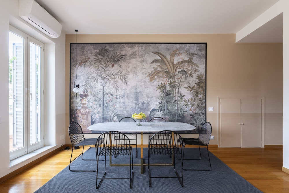 Rome Accommodation Condotti with terrace 45/50