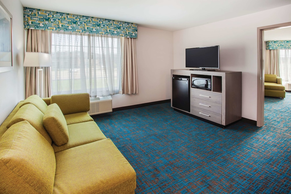 La Quinta Inn & Suites by Wyndham St. Paul-Woodbury 26/46