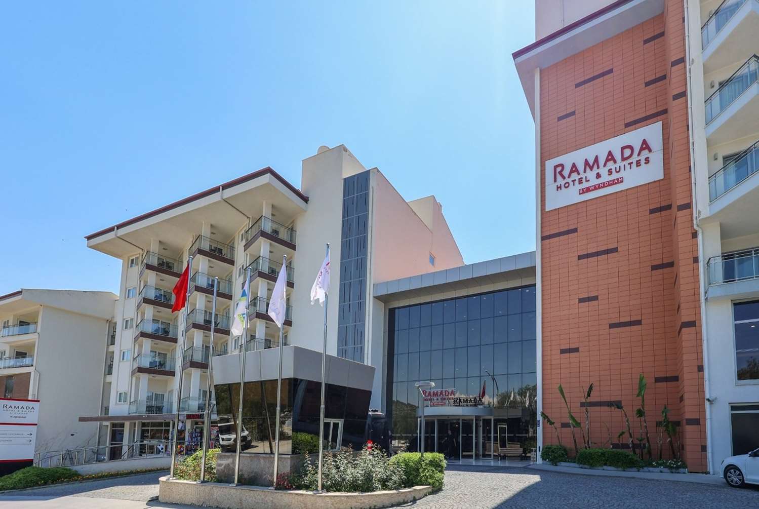 Ramada Hotel and Suites by Wyndham Kusadasi 46/47